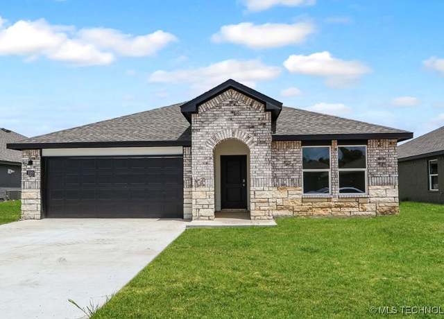 Property at 2020 E Urbana St, Broken Arrow, OK 74127, 5 beds, 3 baths