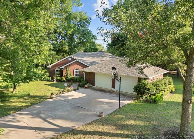Property at 145 Cross Crk, Lone Grove, OK 73401, 3 beds, 2.5 baths