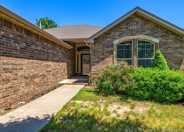 Property at 1912 Lester Ave, Bartlesville, OK 74006, 4 beds, 2 baths