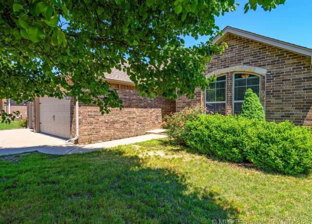 Property at 1912 Lester Ave, Bartlesville, OK 74006, 4 beds, 2 baths
