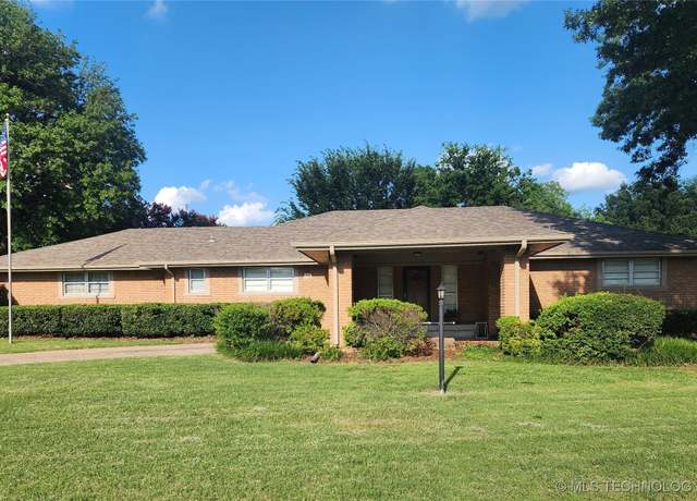 Property at 800 Millwood Rd, Broken Arrow, OK 74011, 3 beds, 2.5 baths