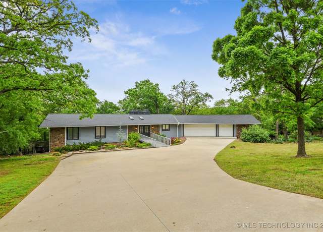 Property at 7401 S Sleepy Hollow Dr, Tulsa, OK 74136, 5 beds, 2.5 baths