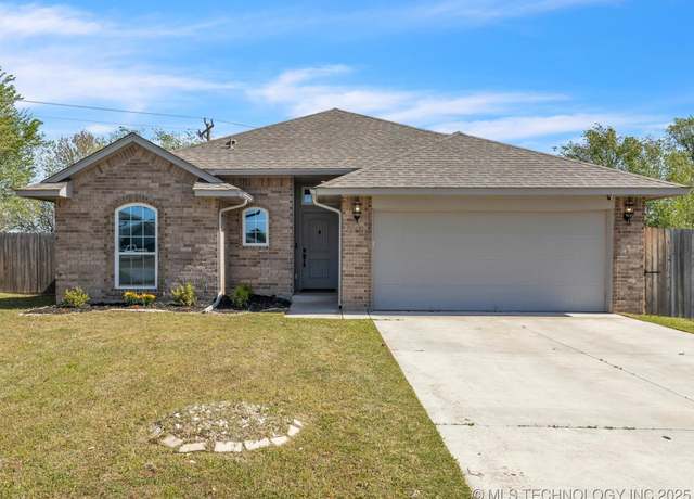 Property at 11401 SW 8th Cir, Yukon, OK 73099, 3 beds, 2 baths