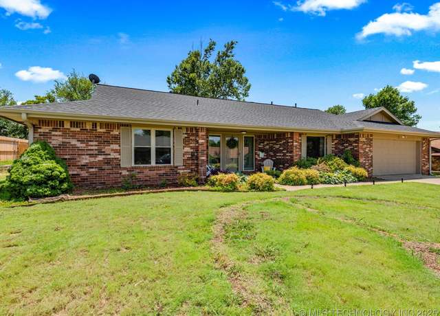 Property at 6725 Dorsett Dr, Bartlesville, OK 74006, 4 beds, 2 baths