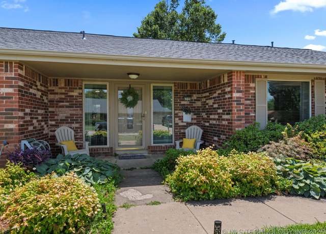 Property at 6725 Dorsett Dr, Bartlesville, OK 74006, 4 beds, 2 baths