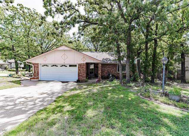 Property at 1103 S Division St, Sapulpa, OK 74066, 3 beds, 2 baths