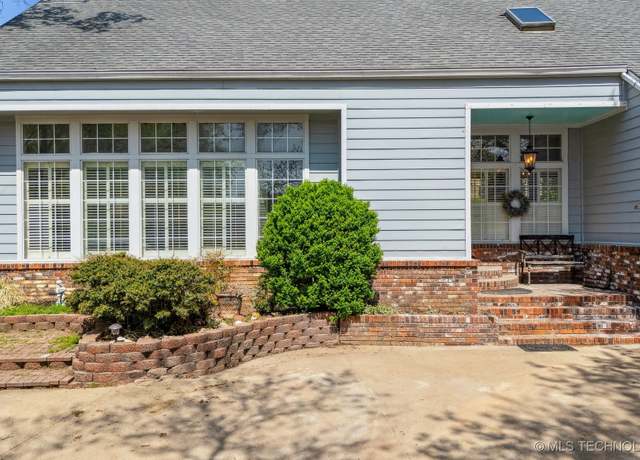 Property at 6109 E 77th St, Tulsa, OK 74136, 3 beds, 2.5 baths