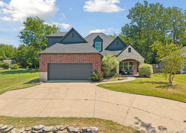 Property at 4805 S Mckinley Ave, Sand Springs, OK 74063, 4 beds, 2.5 baths