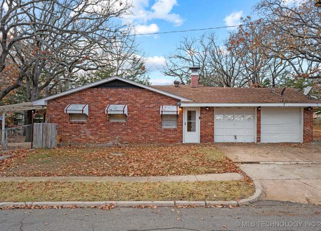 Property at 104 Laurel Pl, Bartlesville, OK 74003, 3 beds, 2 baths
