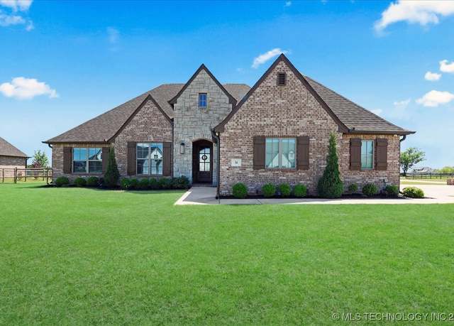 Property at 34 W 168th St S, Glenpool, OK 74033, 4 beds, 2.5 baths