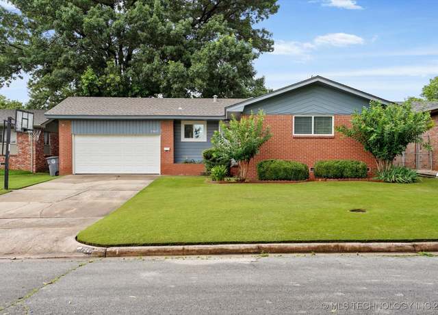 Property at 7547 E 27th St, Tulsa, OK 74129, 3 beds, 2 baths