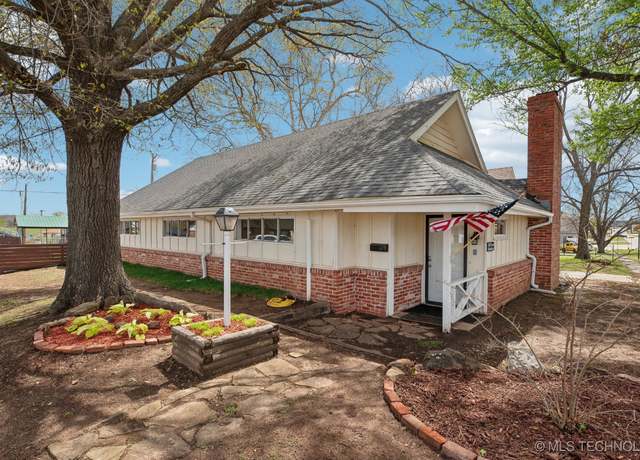 Property at 711 N Broadway St, Cleveland, OK 74020, 3 beds, 2 baths