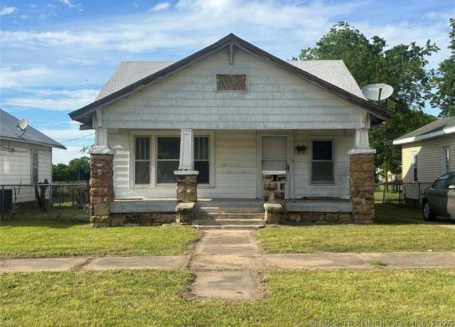 Property at 907 E 3rd St, Okmulgee, OK 74447, 3 beds, 1 bath