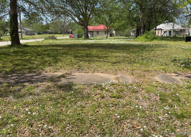 Property at 720 W Seneca St, Okmulgee, OK 74447