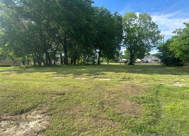 Property at 915 E 3rd St, Okmulgee, OK 74447