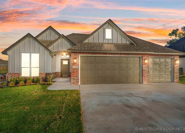 Property at 2410 W Madison St, Broken Arrow, OK 74012, 4 beds, 3 baths