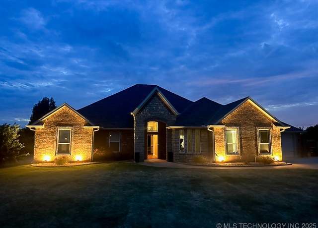 Property at 1319 Poko, Lawton, OK 73507, 3 beds, 2.5 baths