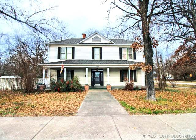 Property at 225 N College Ave, Tahlequah, OK 74464, 4 beds, 2 baths