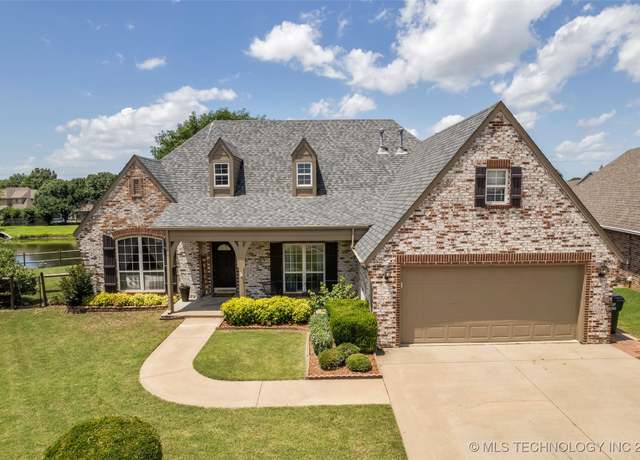Property at 13804 E 90th St, Owasso, OK 74055, 4 beds, 3 baths