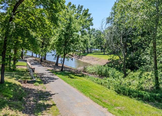 Property at 1403 Vale, Grove, OK 74344, 3 beds, 2.5 baths