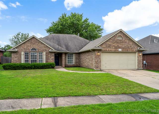 Property at 4309 W College St, Broken Arrow, OK 74012, 3 beds, 2 baths