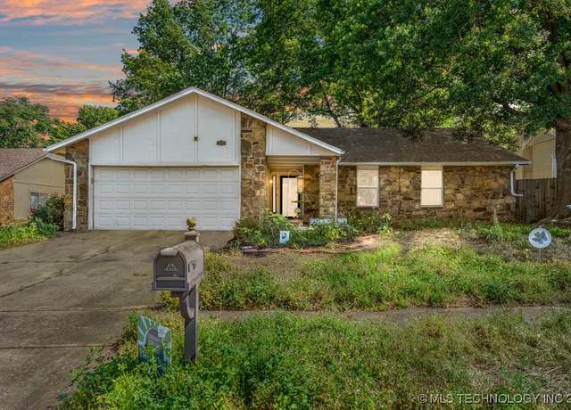 Property at 412 W Los Angeles St, Broken Arrow, OK 74011, 3 beds, 2 baths