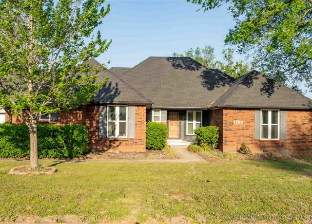 Property at 1200 N Faulkner Dr, Claremore, OK 74017, 4 beds, 3 baths