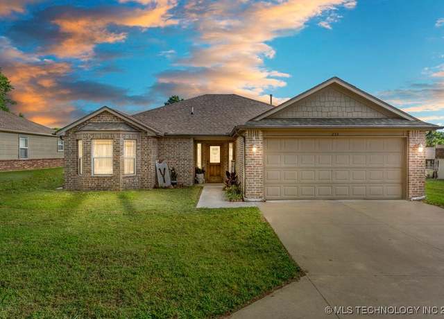 Property at 233 Murray Pl, Mannford, OK 74044, 3 beds, 2 baths