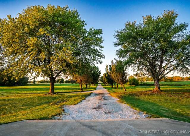 Property at 23220 E 121st St S, Broken Arrow, OK 74014, 3 beds, 2.5 baths