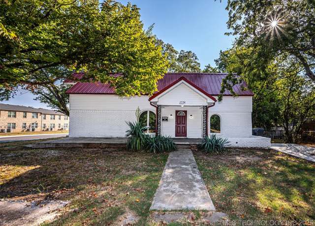 Property at 1228 D St NW, Ardmore, OK 73401, 4 beds, 2 baths