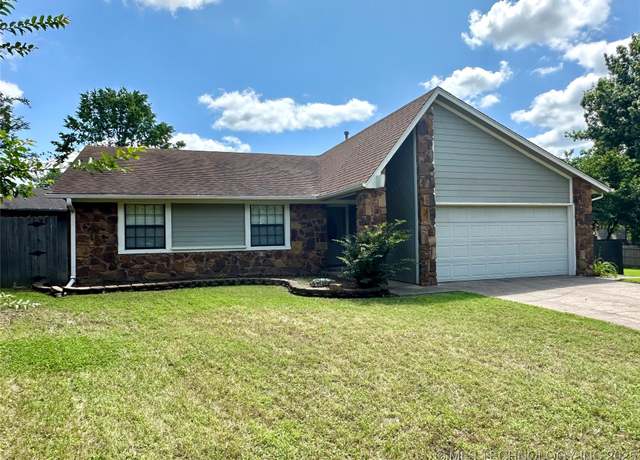 Property at 204 E 24th Ct, Owasso, OK 74055, 3 beds, 2 baths