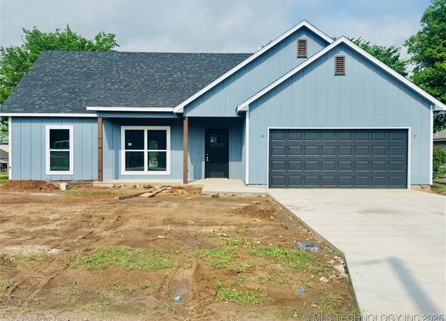 Property at 100 N Eufaula Ave, Coweta, OK 74429, 3 beds, 2 baths
