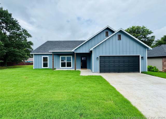 Property at 100 N Eufaula Ave, Coweta, OK 74429, 3 beds, 2 baths