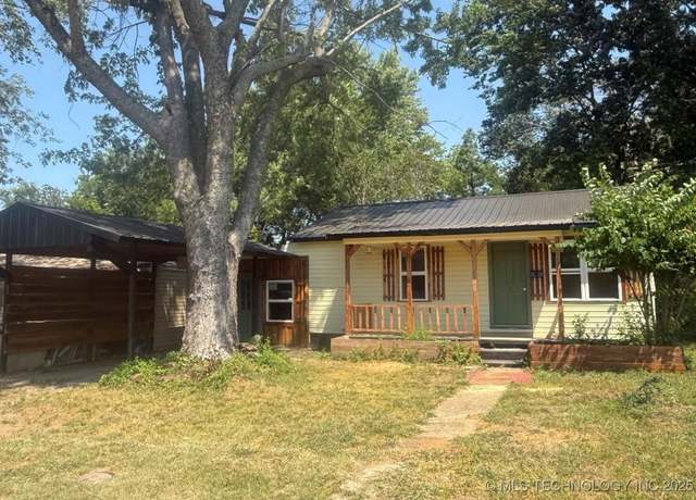 Property at 7 E Locust St, Stilwell, OK 74960, 2 beds, 1 bath