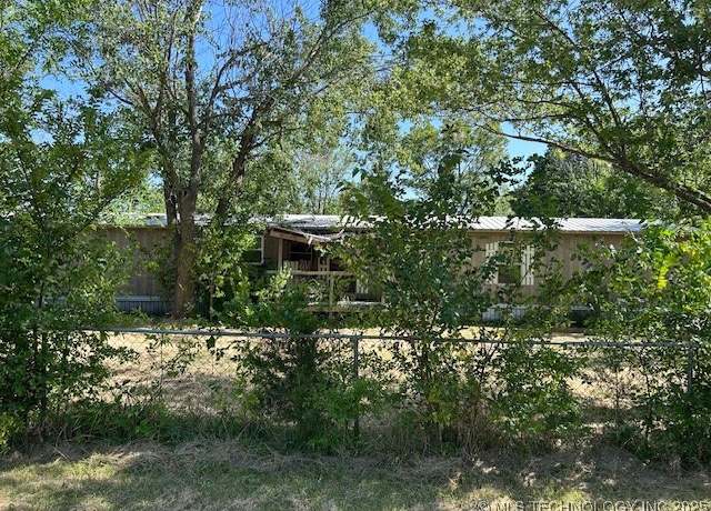 Property at 8424 E 132nd St, Collinsville, OK 74021, 3 beds, 2 baths