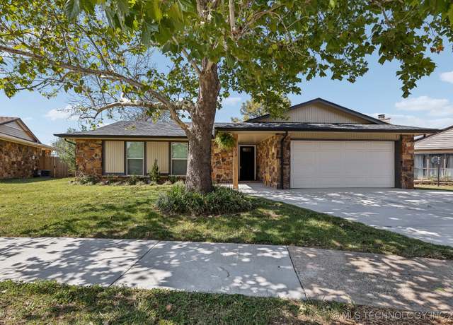 Property at 7802 N 117th EastAvenue, Owasso, OK 74055, 3 beds, 2 baths