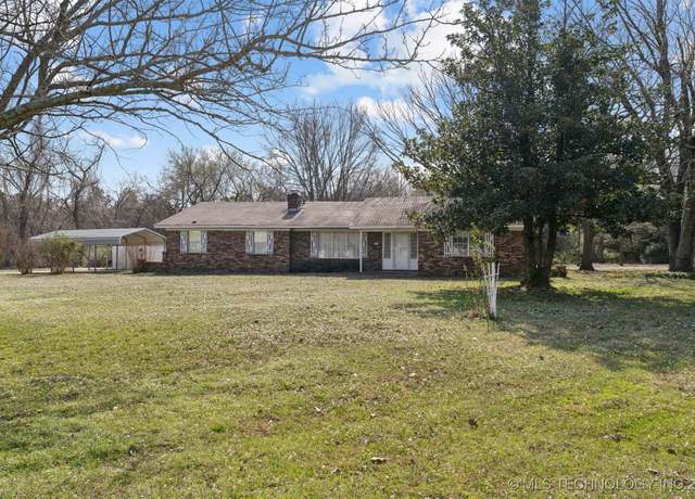 Property at 914 W Emberton Ave, Hartshorne, OK 74547, 3 beds, 2.5 baths