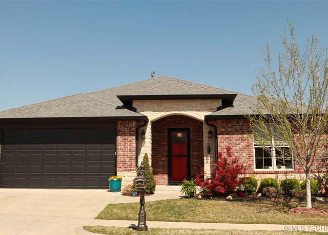 Property at 1119 W 85th St S, Tulsa, OK 74132, 2 beds, 2.5 baths