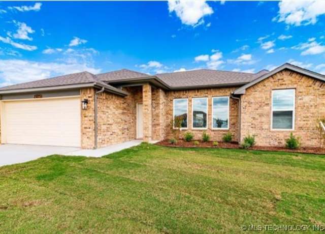 Property at 15025 S Oak St, Glenpool, OK 74033, 3 beds, 2 baths
