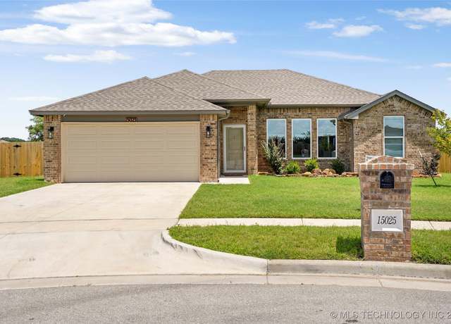 Property at 15025 S Oak St, Glenpool, OK 74033, 3 beds, 2 baths