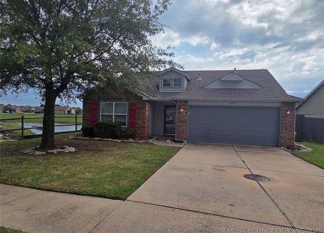 Property at 10721 N 147th EastAvenue, Owasso, OK 74055, 3 beds, 2 baths