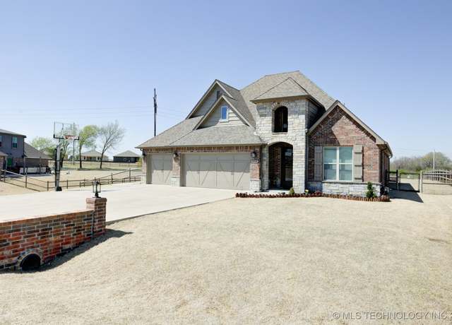 Property at 7918 S 266th East Ave, Broken Arrow, OK 74014, 4 beds, 3 baths