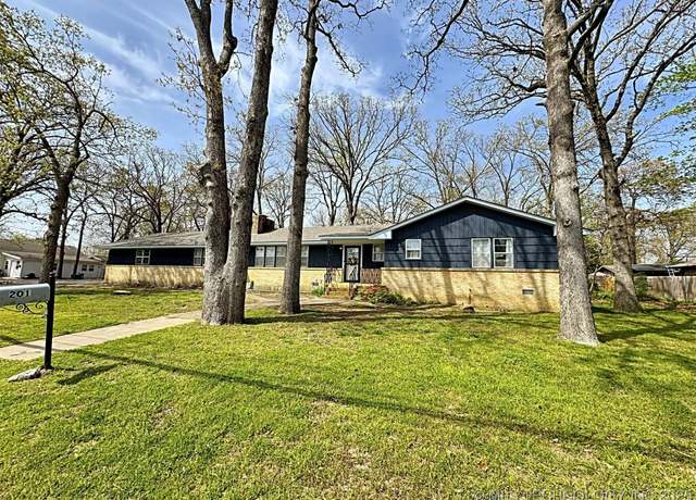 Property at 201 Leoser St, Tahlequah, OK 74464, 3 beds, 2 baths