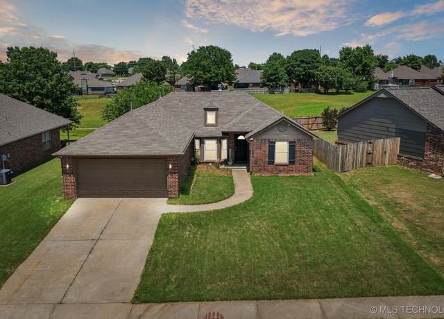 Property at 1405 W 118th St S, Jenks, OK 74037, 3 beds, 2 baths
