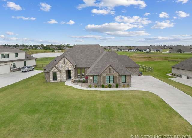 Property at 8337 N 149th EastAvenue, Owasso, OK 74055, 4 beds, 2.5 baths