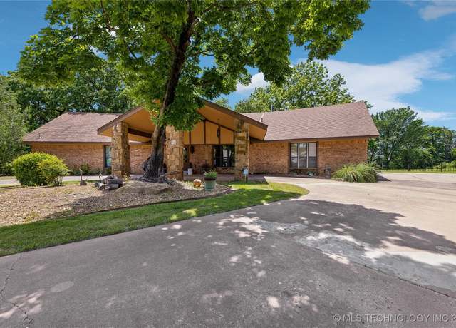 Property at 717 Meadowood Dr, Broken Arrow, OK 74011, 4 beds, 2.5 baths