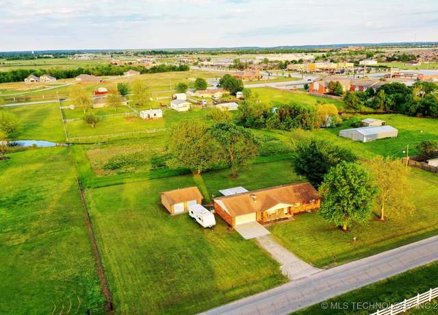 Property at 11631 N 126th EastAvenue, Collinsville, OK 74021, 3 beds, 2 baths