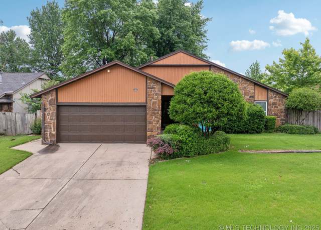 Property at 2630 W Boston Pl, Broken Arrow, OK 74012, 3 beds, 2 baths