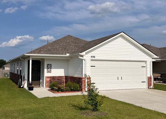 Property at 606 Georgia Pl, Muskogee, OK 74403, 3 beds, 2 baths