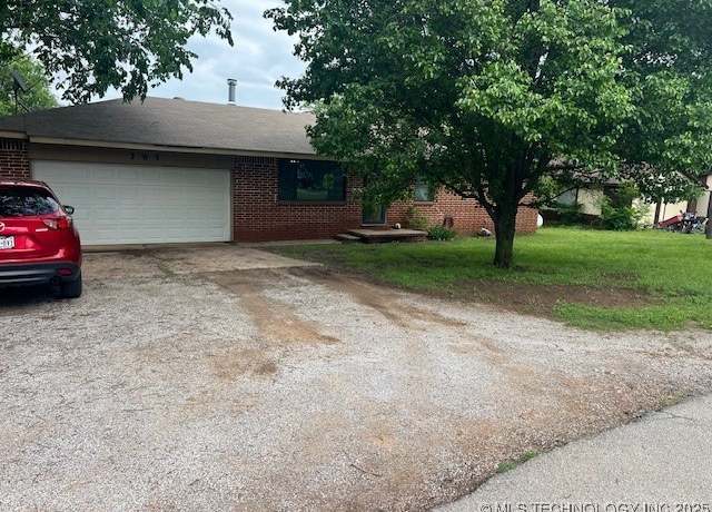 Property at 381 N Osage St, Vera, OK 74082, 3 beds, 1 bath
